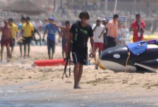 TEASER-ONLY-Gunman-in-Tunisia-terror-attack-walking-on-the-beach